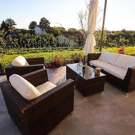 Hisa Dobrega Pocutja Apartma Kozina